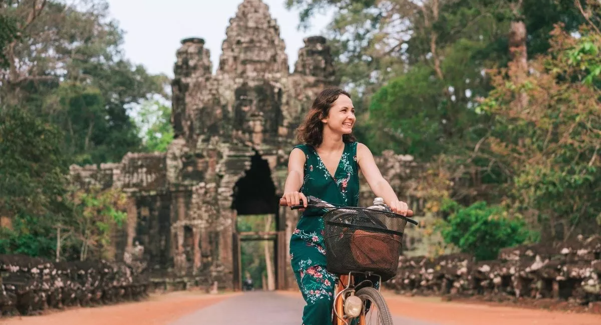 angkor wat bike lady siem-reap-cambodia