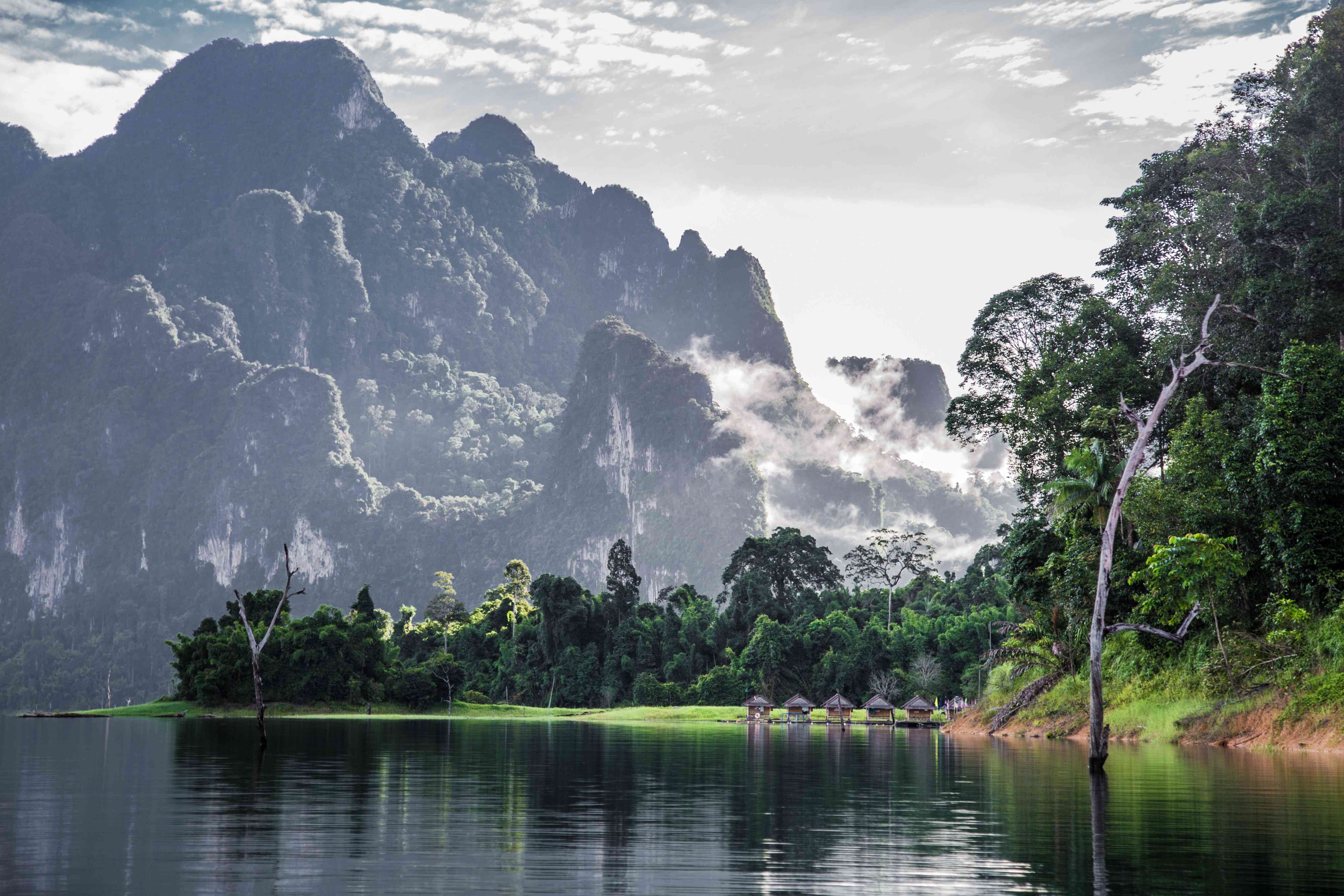 Khao sok floating raft houses khaosok asiaventura AdobeStock_180456980