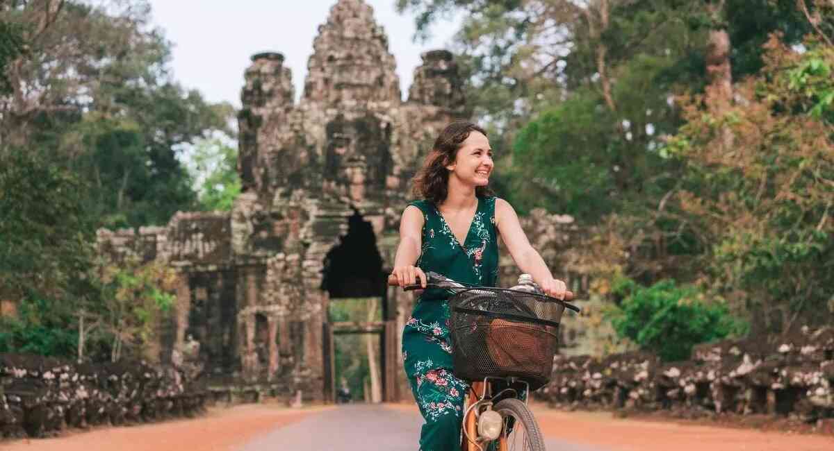 angkor wat bike lady siem-reap-cambodia