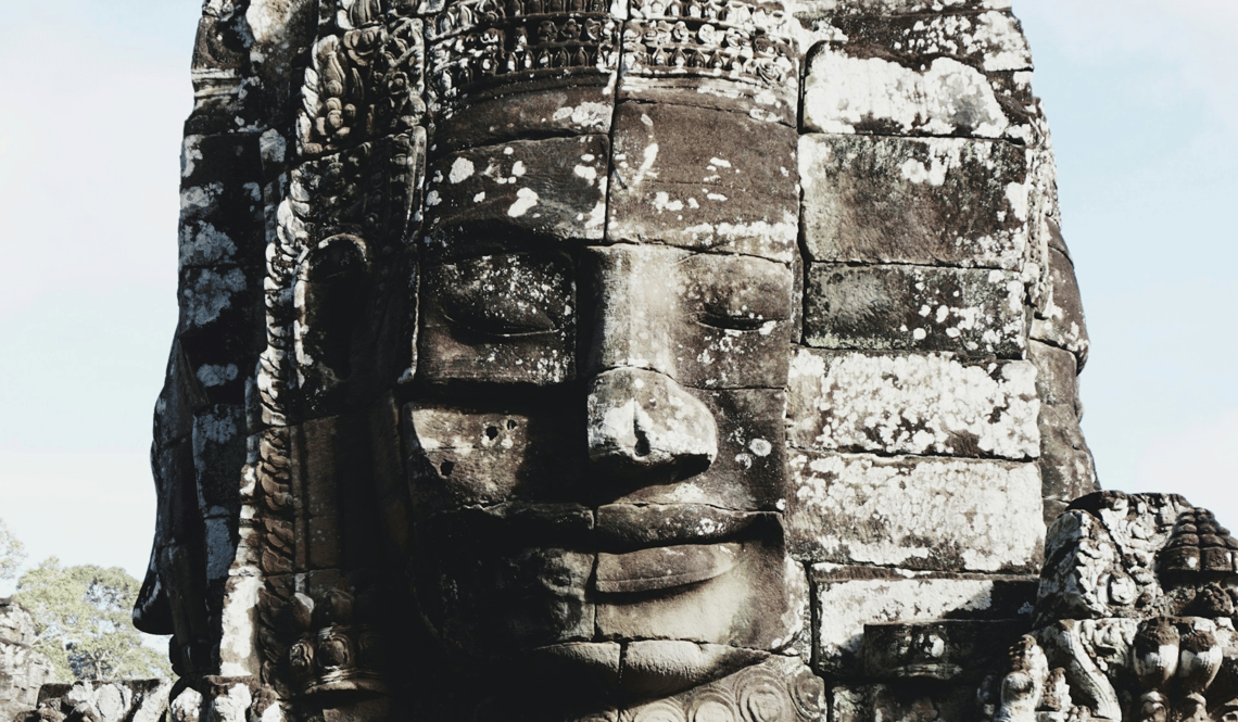 Ein steinernes Gesicht im Tempel